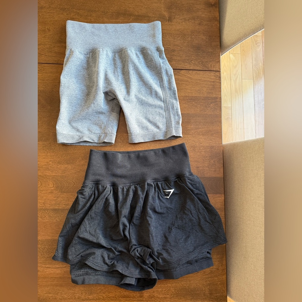 Gymshark Women's Athletic Shorts Set - Light Gray & Black